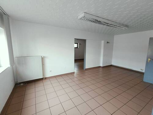 Büroraum 2 (2).jpg - Büro im Erdgeschoss mit pantry Küche, Duschbad, stufenlosem Zugang und 2 Stellplätzen inklusive!
