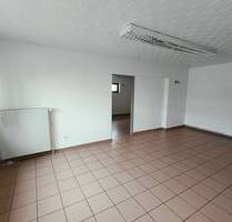 Büro im Erdgeschoss mit pantry Küche, Duschbad, stufenlosem Zugang und 2 Stellplätzen inklusive! - Groß-Gerau