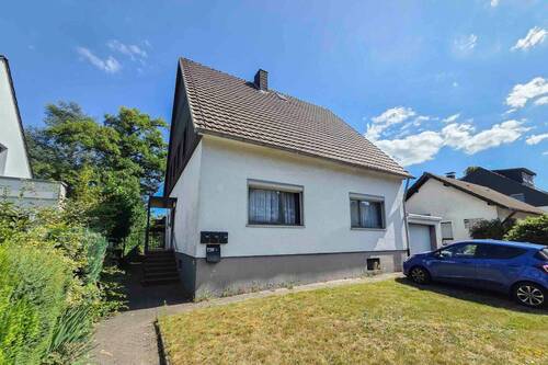 Außenansicht - Chance ergreifen ! - Einfamilienhaus mit Anbau Einliegerwohnung und großem Grundstück in Refrath