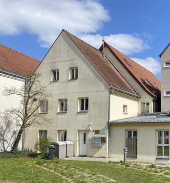 Aussenansicht - 9 Zimmer Mehrfamilienhaus, Wohnhaus zum Kaufen in Roth