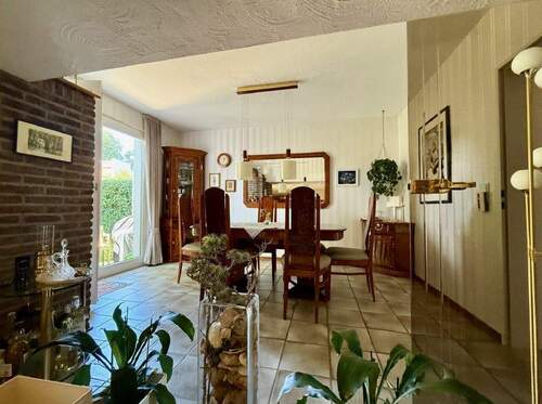 Erdgeschoss: Separater Essbereich - 