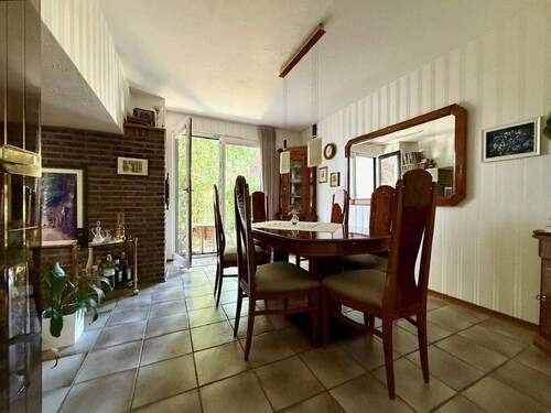 Erdgeschoss: Separater Essbereich - 