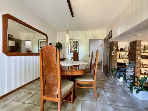 Erdgeschoss: Separater Essbereich - 