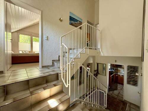 Treppenlauf zum Obergeschoss - 