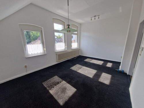 20250827_155130 - Ruhige Mieter gesucht! 3 Zimmer-Dachgeschosswohnung (*Altbau*) zentral in Varel!