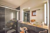 Badezimmer in der Einliegerwohnung - 5 Zimmer Doppelhaushälfte zum Kaufen in Dinslaken