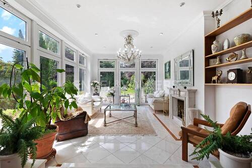 Splitlevel Wohzimmer mit Gartenblick - 