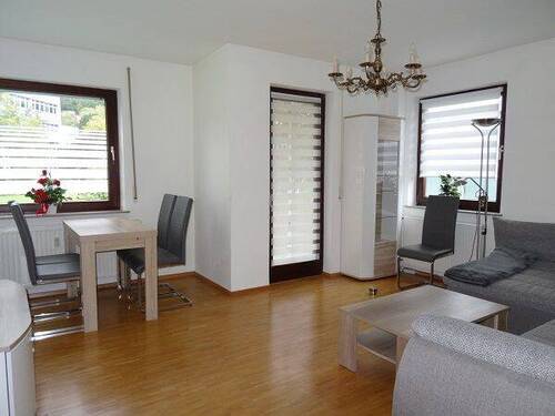 Wohn-Esszimmer Ansicht 1 - Modern möblierte 2,5 Zimmer Wohnung mit EBK und Balkon in Oberkochen ab sofort frei
