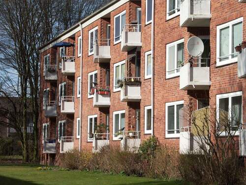 Haus Balkonseite - 3 Zimmer Etagenwohnung zum Kaufen in Hamburg Bramfeld