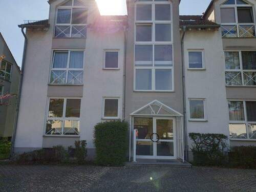 Hausansicht - 3 Zimmer Etagenwohnung zur Miete in Magdeburg / Neu Olvenstedt