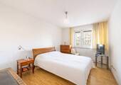 Schlafzimmer (Möblierung mit KI verändert) - 