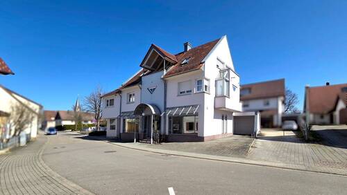 Außenansicht - 5 Zimmer Mehrfamilienhaus, Wohnhaus in Dettingen unter Teck