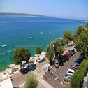 Promenade vor dem Hotel - IIM: Verkauf 4* Hotel in der Region Rijeka, Umsatz bei 1,6 Mio. €
