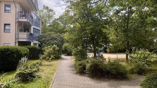 Garten und Zuwegung - 