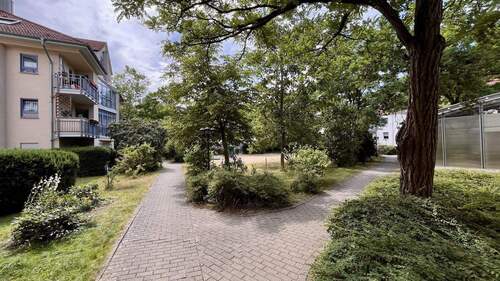 Garten und Zuwegung - 