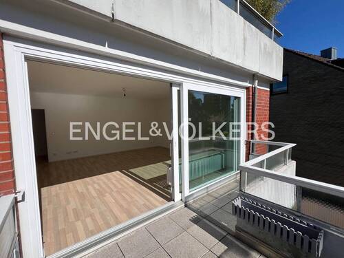 Blick vom Balkon in die Wohnung - 