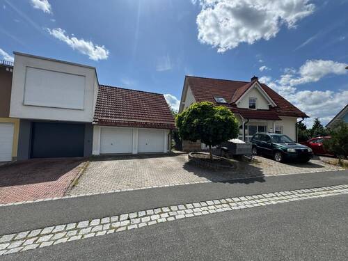 Bild 2 - 8 Zimmer Mehrfamilienhaus, Wohnhaus zum Kaufen in Stadtsteinach