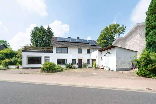 Immobilien-Simmerath-Haus-Kaufen-IU960-11 - PHI AACHEN: Vielseitiges Zuhause mit Gewerbeeinheit und Photovoltaik im Herzen von Simmerath!