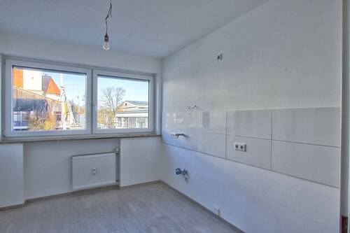 Lichtdurchflutete Küche - 4 Zimmer Etagenwohnung zur Miete in Tutzing