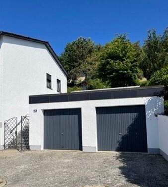 Doppelgarage mit Vorplatz - Mehrfamilienhaus, Wohnhaus mit 235,00 m&sup2; in Nittendorf zum Kaufen