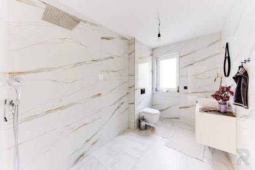 Gäste-WC + Dusche - 