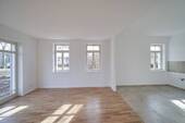 Wohnzimmer & offene Küche - Referenz - Etagenwohnung mit 110,80 m&sup2; in Rochlitz zur Miete