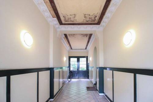 Treppenhaus - Etagenwohnung mit 90,00 m² in Berlin zum Kaufen