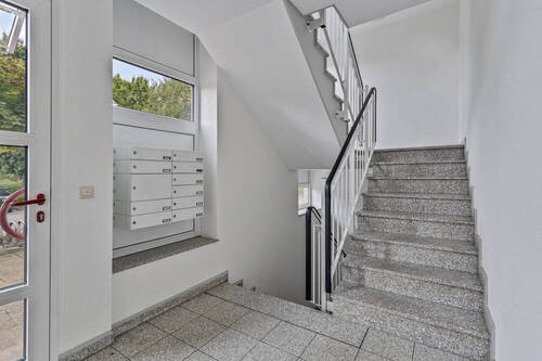 Treppenhaus - Etagenwohnung mit 91,00 m² in Leverkusen zum Kaufen