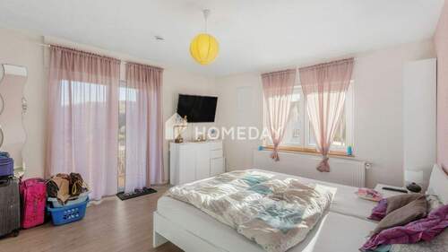 1. OG Schlafzimmer 1 - 