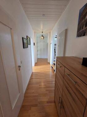 Flur - **Endlich haben ALLE Platz! Große Wohnung mit Balkon, Einbauküche und Dachterrasse, KAUFEN statt mieten!!***