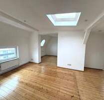 Großzügige, renovierte 2 Zi.-DG.-Atelier-Whg. HH-Marienthal Nähe Wandsbek Markt, Dielenboden, Gartennutzung - Hamburg