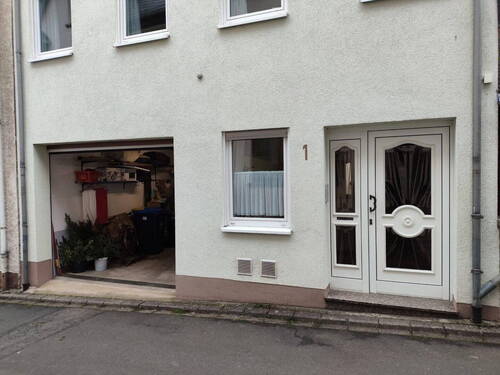 Aussenansicht und Garage - 