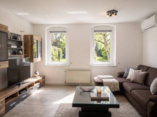 Wohnzimmer 1. OG - Mehrfamilienhaus, Wohnhaus mit 204,00 m&sup2; in Freiberg zum Kaufen