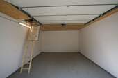 Garage mit Zugang Abstellraum - 