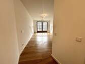 Flur mit Blick ins Apartment - 1 Zimmer Etagenwohnung in Berlin