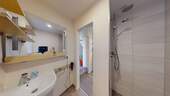 Tageslichtbad mit Dusche (Wohnung 1) - 