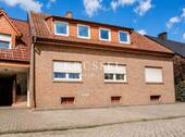 Gepflegtes Objekt mit ansprechender Fassade - 