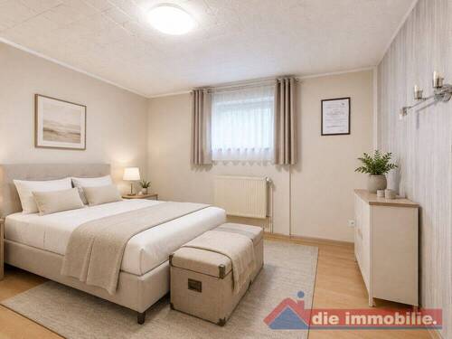Schlafzimmer mit angenehmer Raumgröße und wohnlicher Gestaltung - 