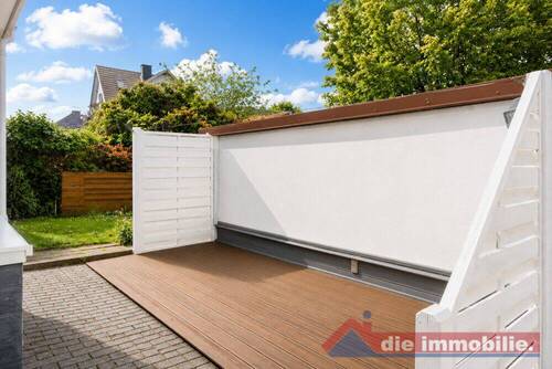 Geschützte Terrasse mit pflegeleichter Gestaltung - 
