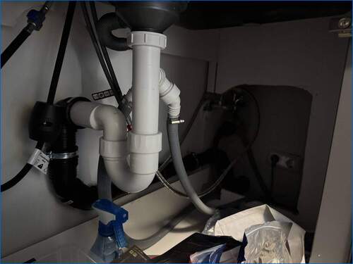 Neue Wasseranschlüsse in der Küche - 