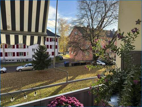 Blick Balkon - 3 Zimmer Etagenwohnung zum Kaufen in Singen