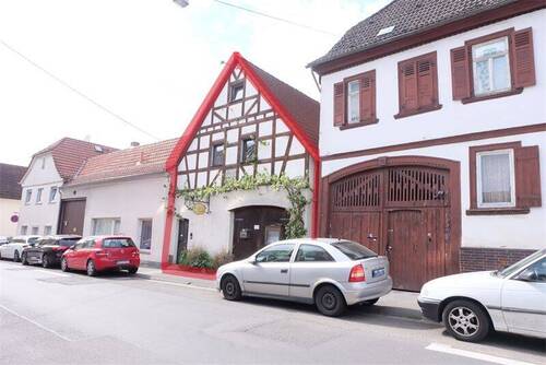 Straßenansicht - 4 Zimmer Mehrfamilienhaus, Wohnhaus zum Kaufen in Hofheim