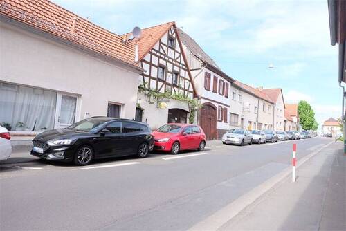 Außenansicht - Mehrfamilienhaus, Wohnhaus mit 152,00 m&sup2; in Hofheim zum Kaufen