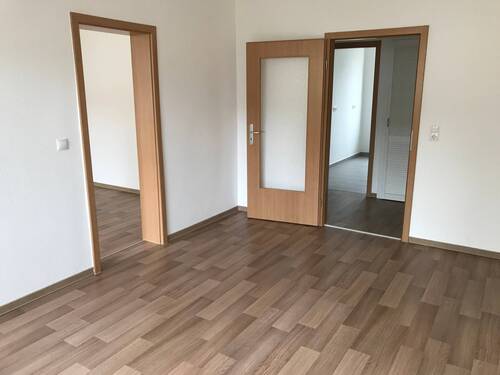 Wohnzimmer - Etagenwohnung mit 46,00 m&sup2; in Bitterfeld-Wolfen zur Miete