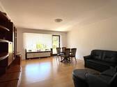 Wohnbereich mit Zugang zum Süd - Balkon - 3 Zimmer Etagenwohnung zum Kaufen in Hamburg
