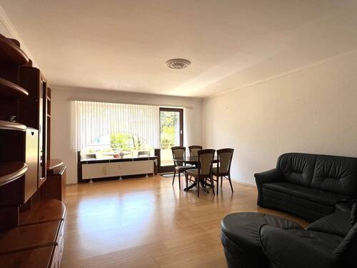 Wohnbereich mit Zugang zum Süd - Balkon - 3 Zimmer Etagenwohnung zum Kaufen in Hamburg