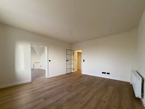 AP469-Wohnzimmer-13 - ETW 2026 sanierte Dachgeschosswohnung