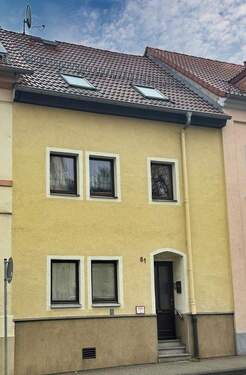 Straßenansicht - 5 Zimmer Reihenmittelhaus zum Kaufen in Freiberg