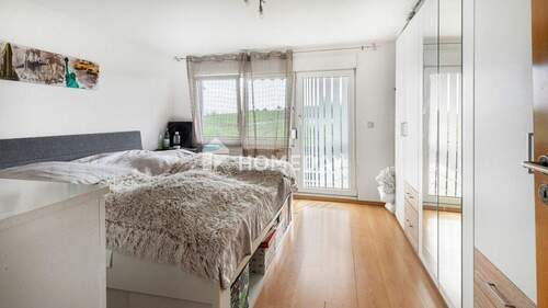 1. OG Schlafzimmer 1 - 