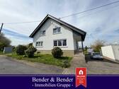 Straßenansicht - Vermietetes Zweifamilienhaus mit Garage in idyllischer Höhenlage nähe Wissen-Zentrum!